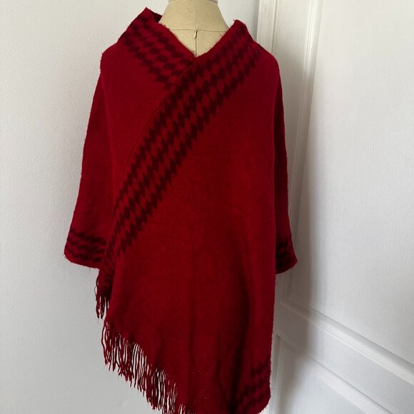 White Mark Poncho Red OS - Picture 1 of 2
